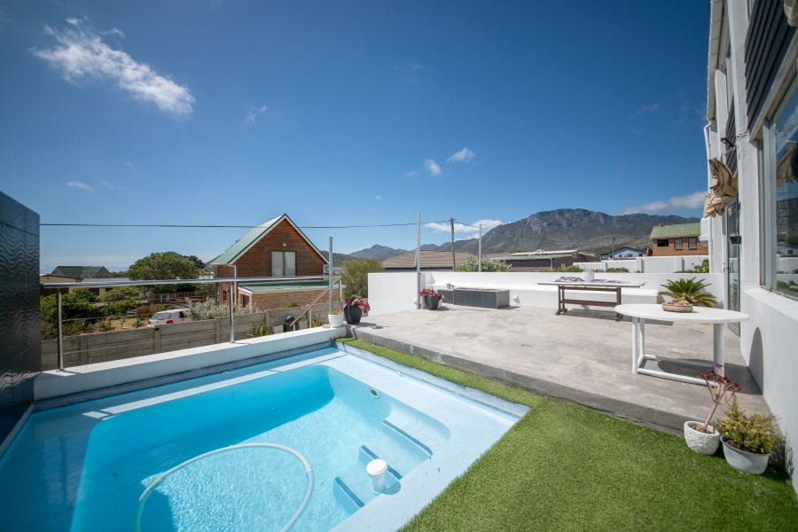4 Bedroom Property for Sale in Pringle Bay Western Cape